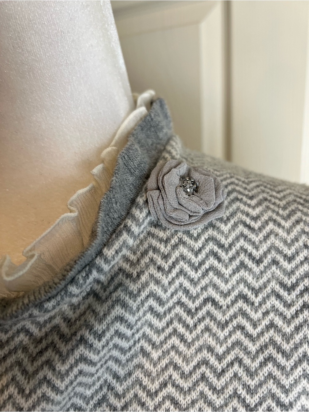 Vintage J crew herringbone Button-Front Cardigan Sweater in Gray and Cream small - Picture 4 of 10